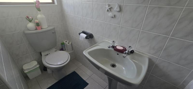 4 Bedroom Property for Sale in Glentana Western Cape